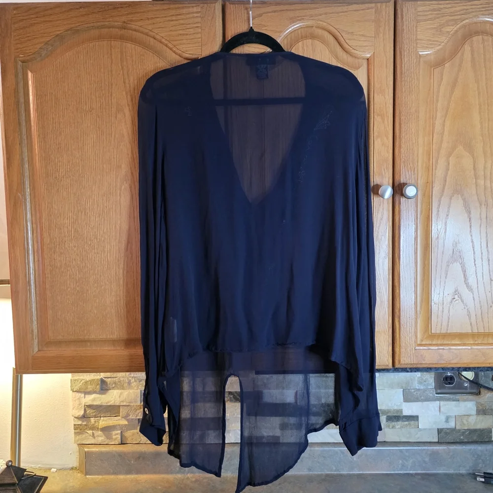 Elegant Black Embroidered Women's Top - Picture 2 of 7